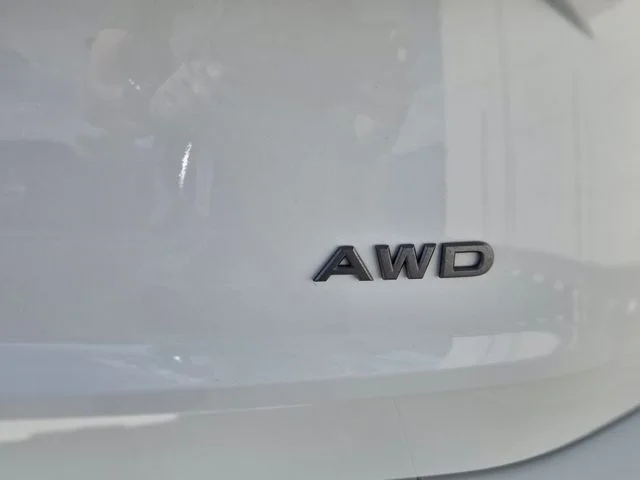 Used 2024 White Nissan S image 29