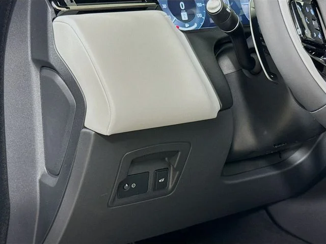 New 2026 Varesine Blue Land Rover S image 10