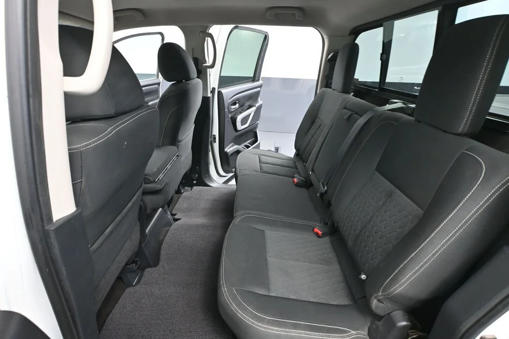 Used 2018 White Nissan SV image 33