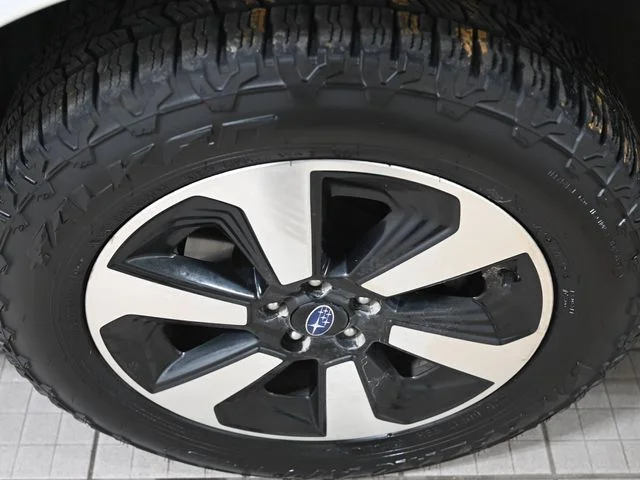 Used 2017 White Subaru 2.5i Premium image 18