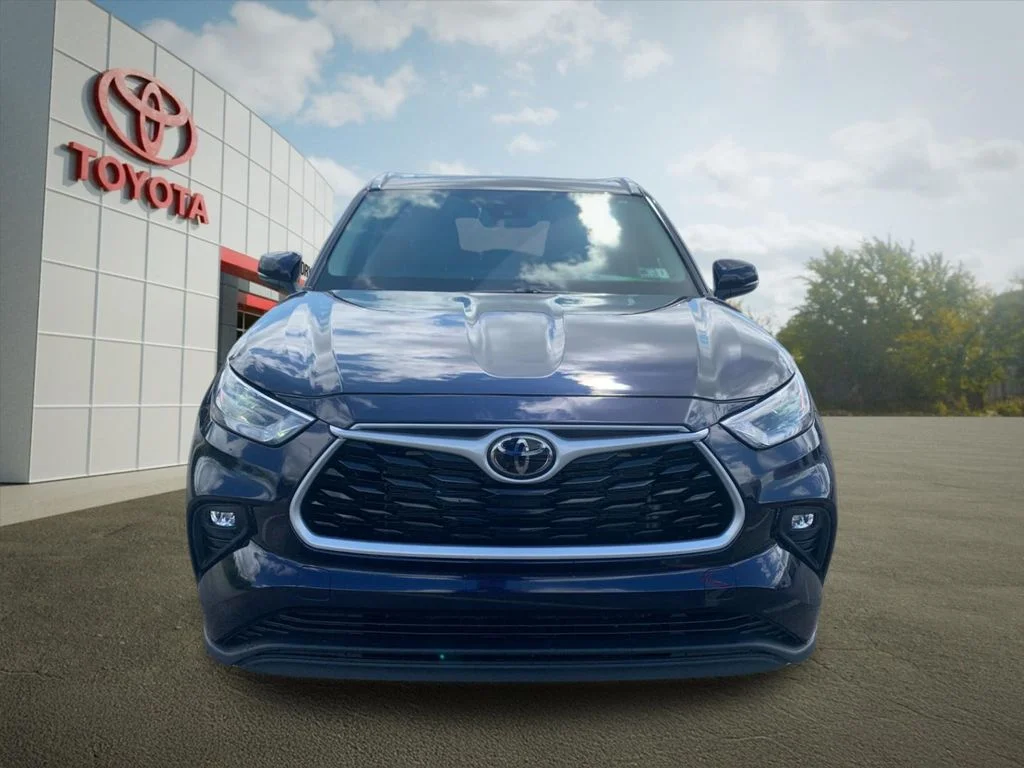 Used 2024  Toyota XLE image 8