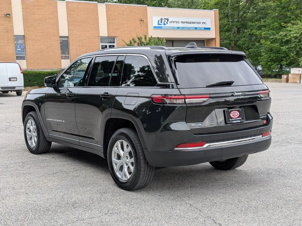 Used 2023 Brown Jeep Limited image 8