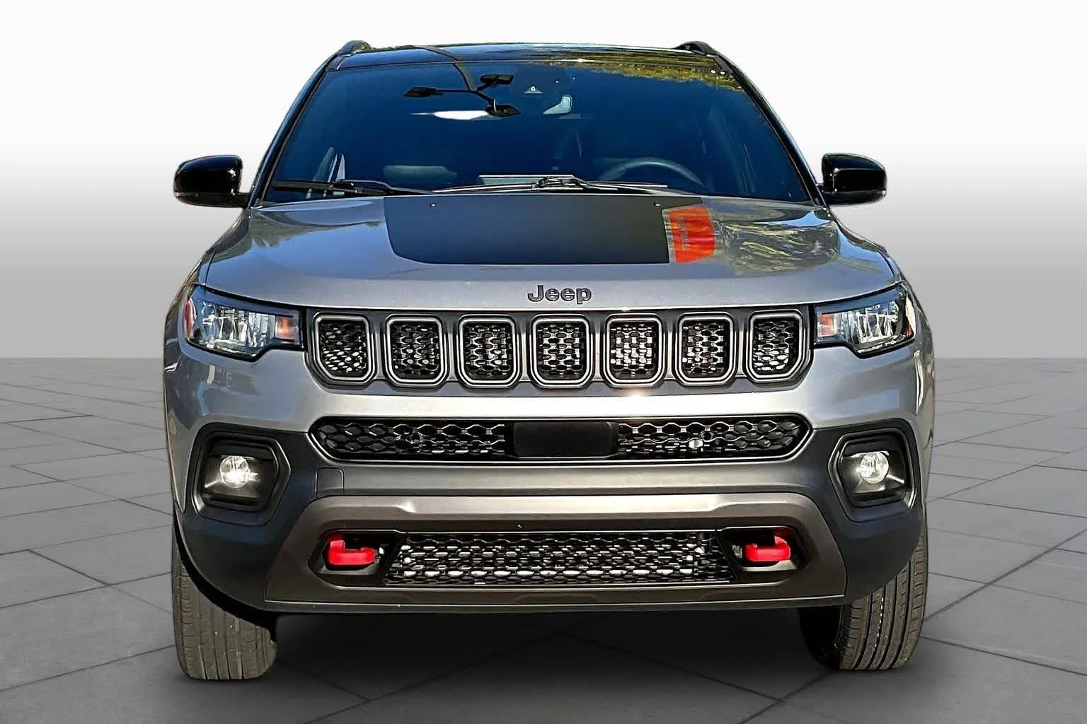 Used 2023 Billet Silver Metallic Clearcoat Jeep Trailhawk image 4