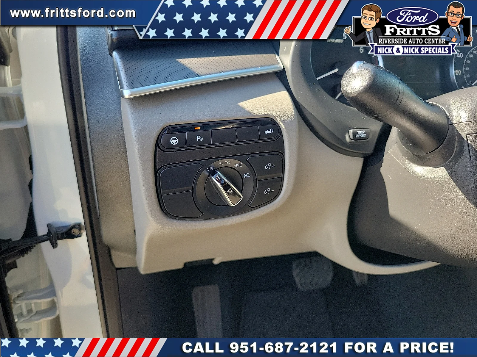 Certified Used 2023 Radiant White INFINITI LUXE image 12