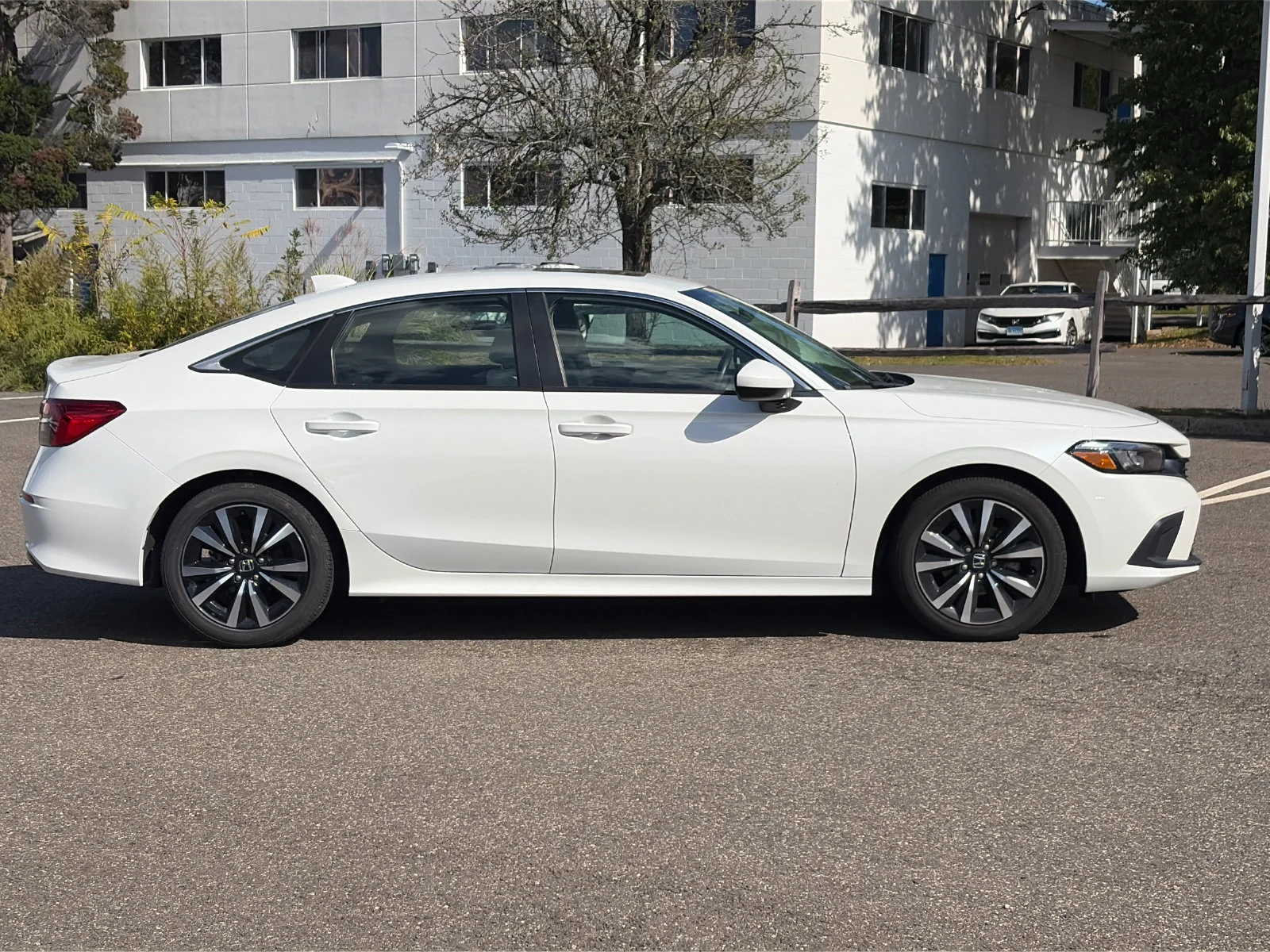 Used 2024 Platinum White Pearl Honda EX image 6