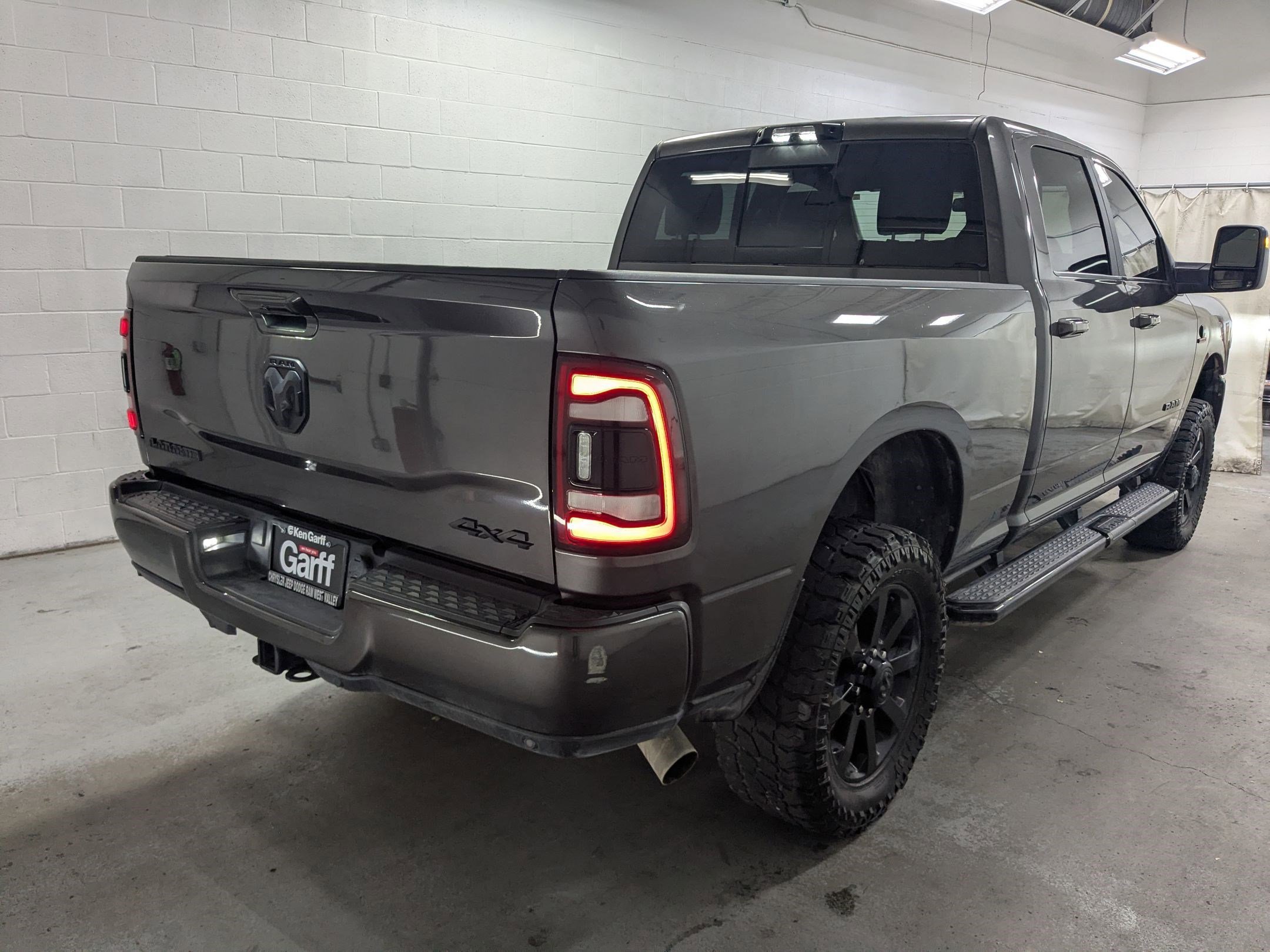 Certified Used 2024 Granite Crystal Metallic Clearcoat Ram Laramie image 4