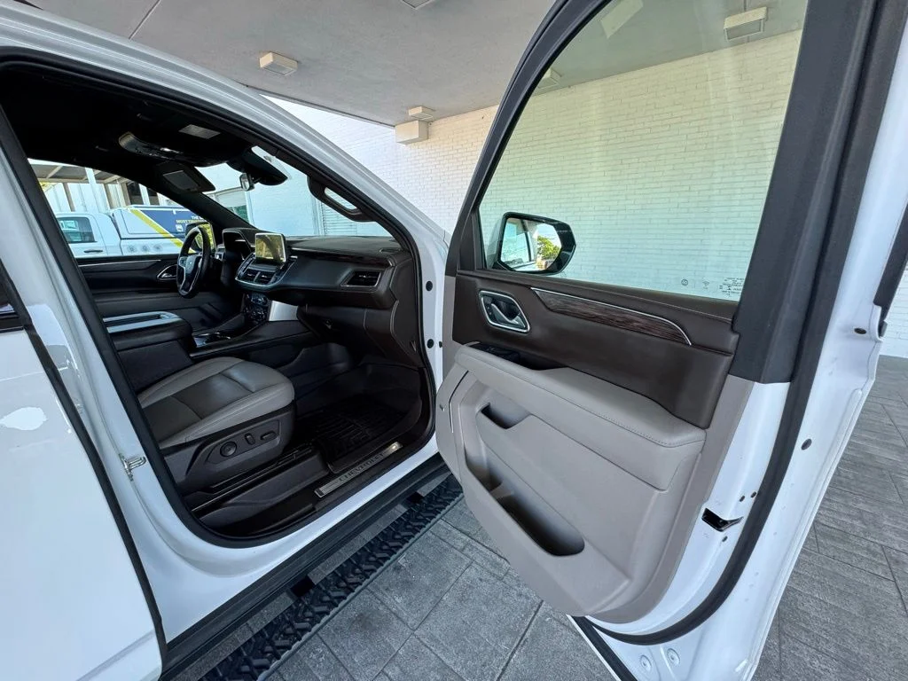 Used 2023 White Chevrolet Z71 image 16