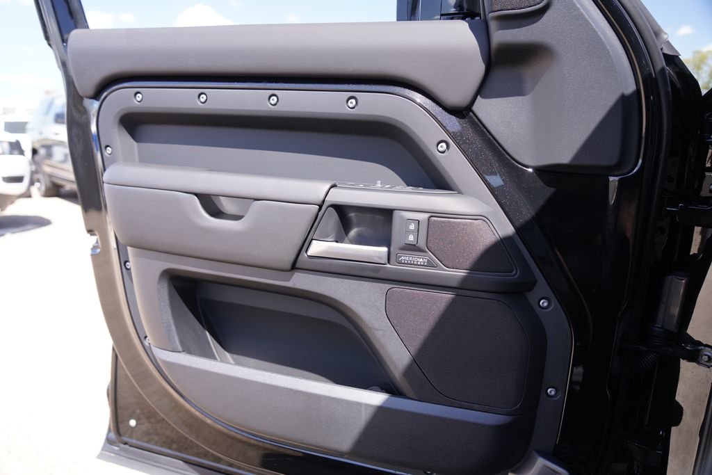 Used 2026 Black Land Rover X-Dynamic SE image 19