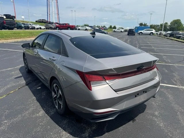 Used 2023 Silver Hyundai SEL image 5