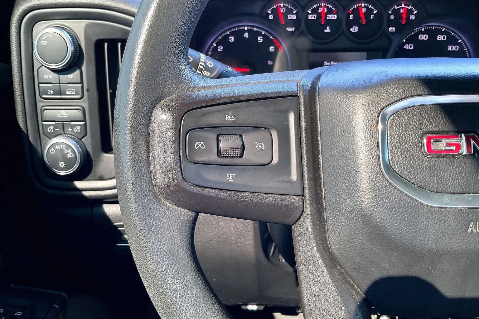 Used 2021 Summit White GMC  image 24