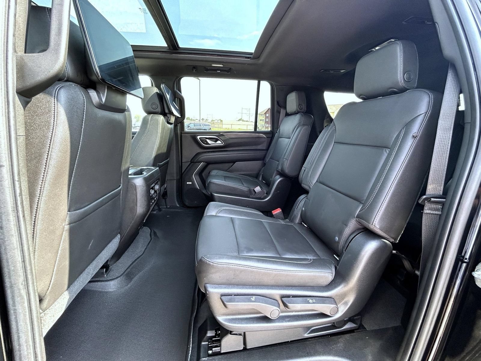 2021 Chevrolet Suburban Z71 - Photo 21