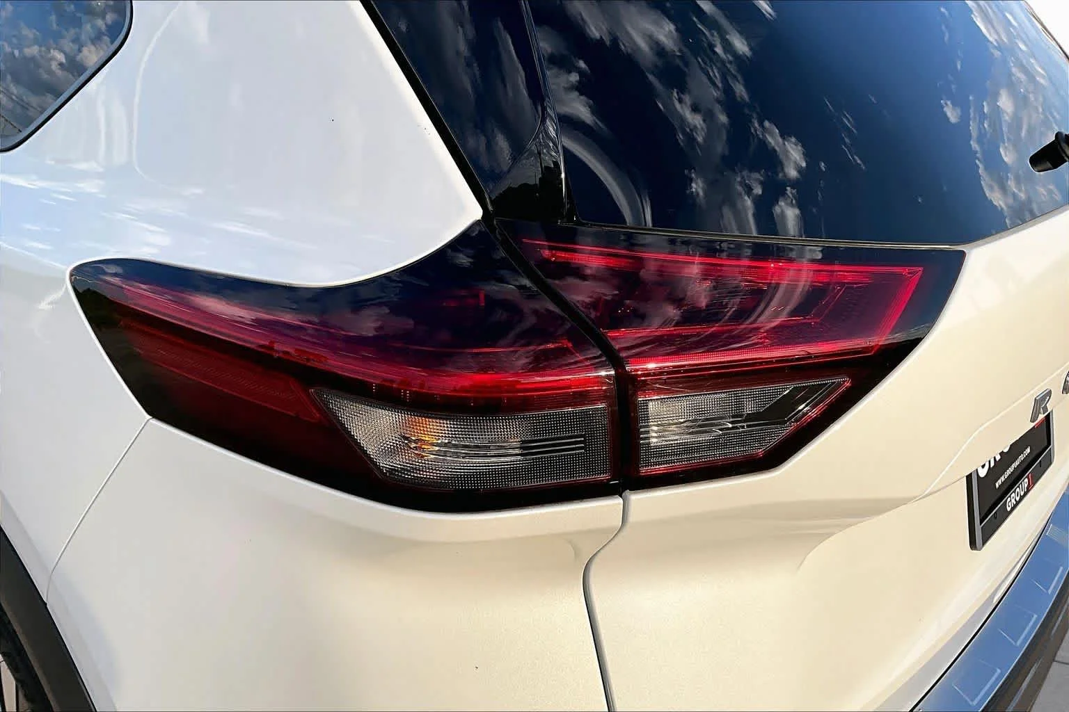 Used 2023 Pearl White Tricoat Nissan SL image 28