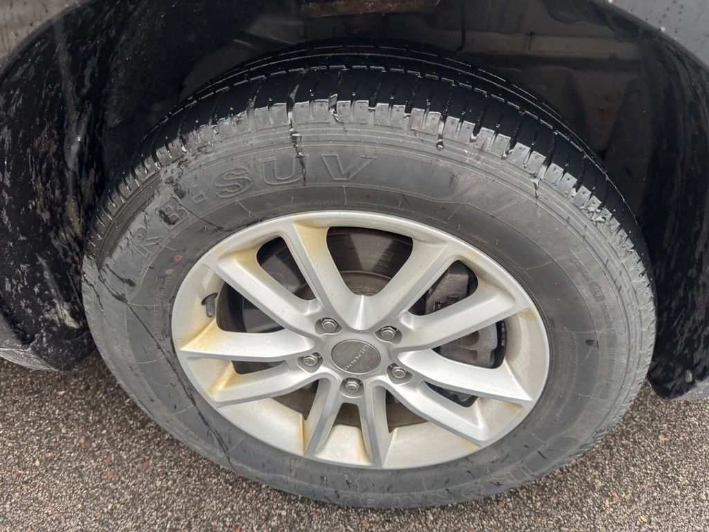 Used 2016 Black Dodge SXT image 10