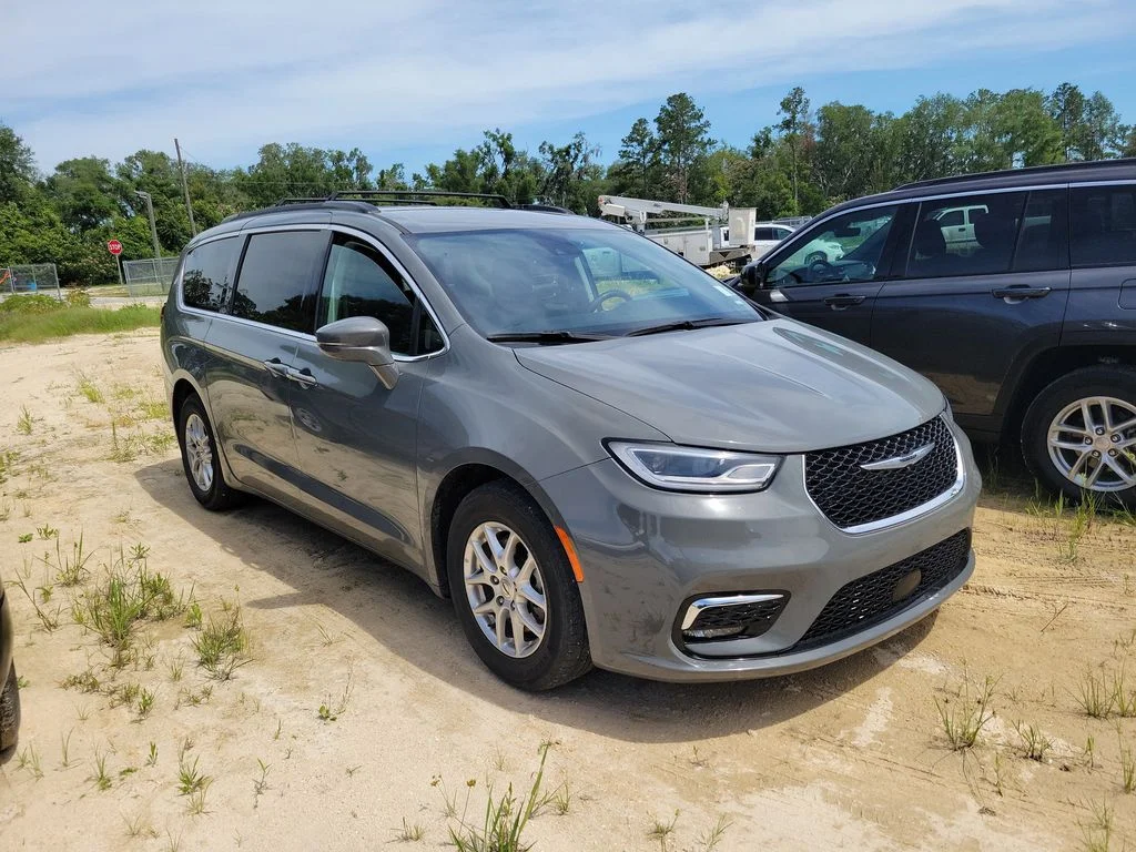 2022 Chrysler Pacifica Touring L's photo