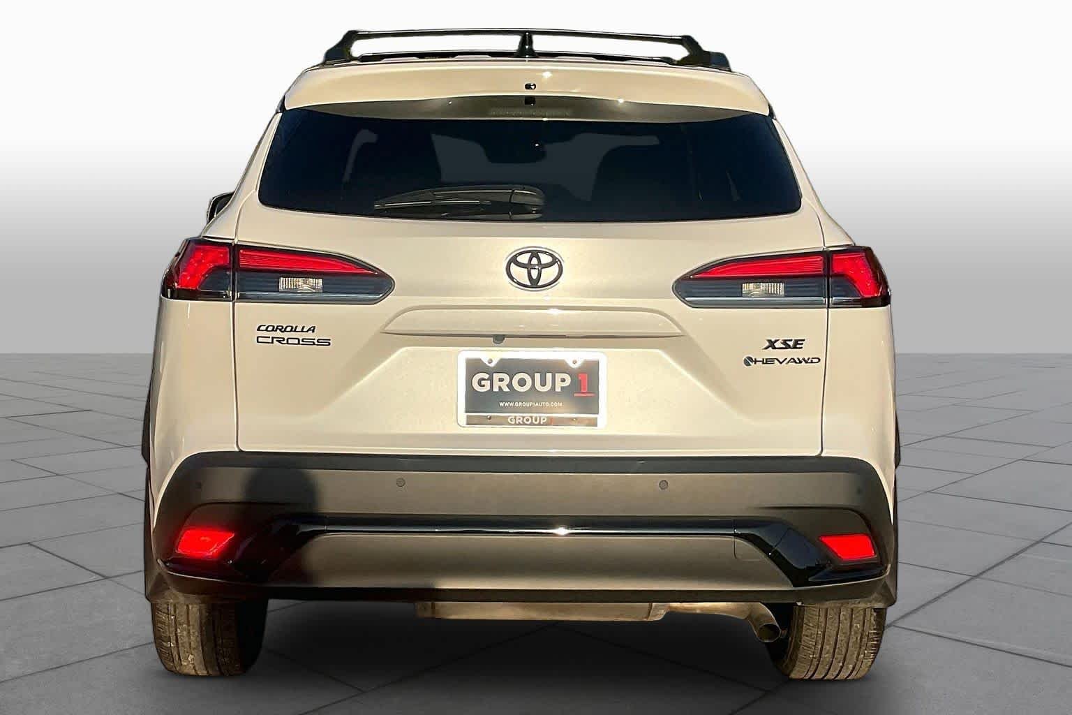 Used 2025 Wind Chill Pearl Toyota Hybrid XSE image 5