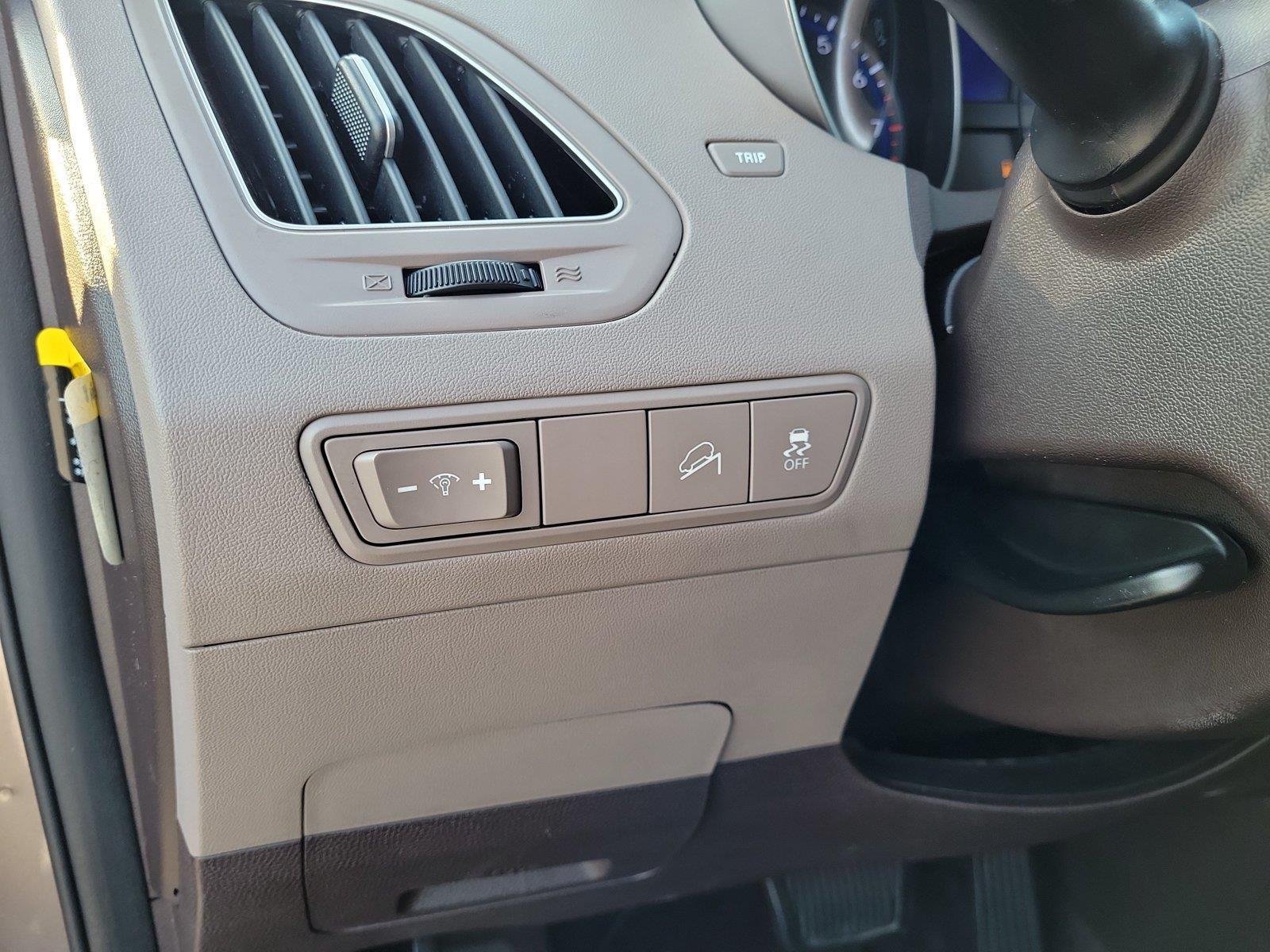 Used 2013 Chai Bronze Hyundai GLS image 22