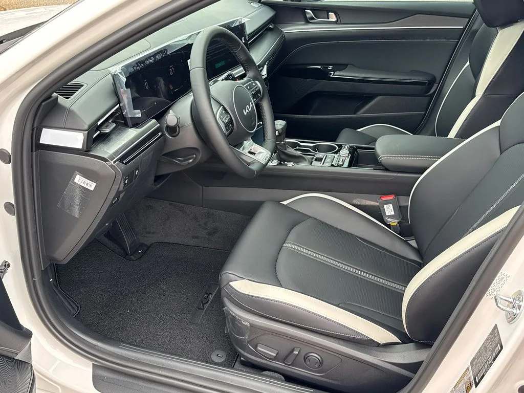 New 2026 Snow White Pearl Kia GT-Line FWD image 9