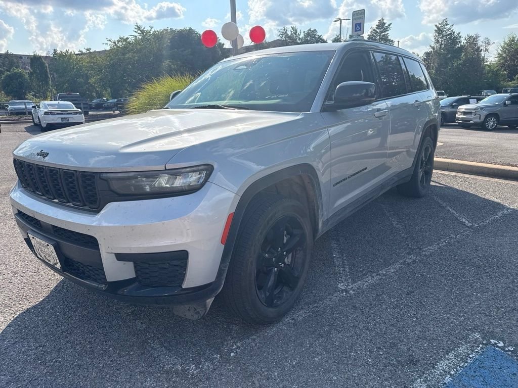 Used 2023 Silver Jeep Altitude image 6