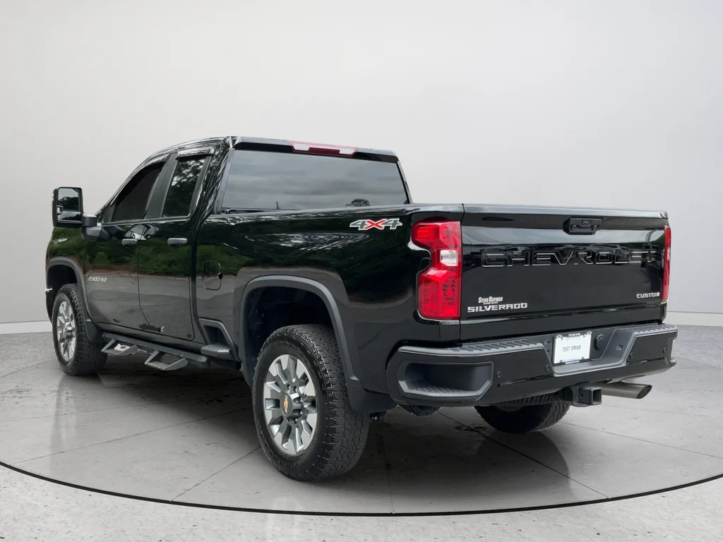 Used 2025 Black Chevrolet Custom image 9