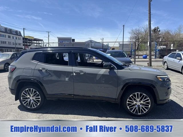 Used 2022 Gray Jeep Limited image 3