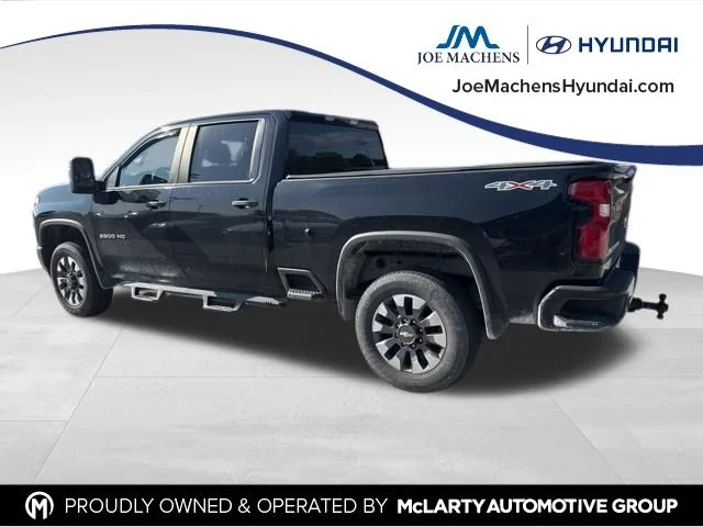 Used 2021 Black Chevrolet Custom image 9