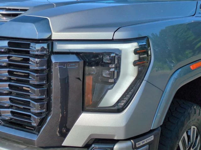 Used 2024 Silver GMC Denali Ultimate image 9