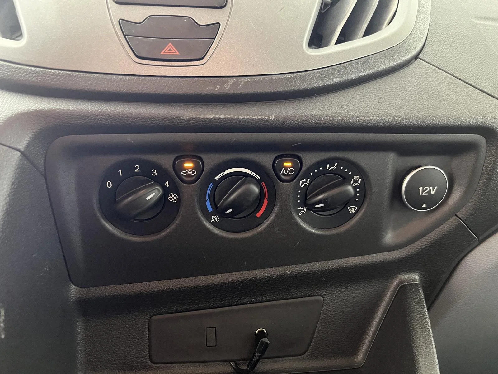 Used 2016 Wh Ford  image 17