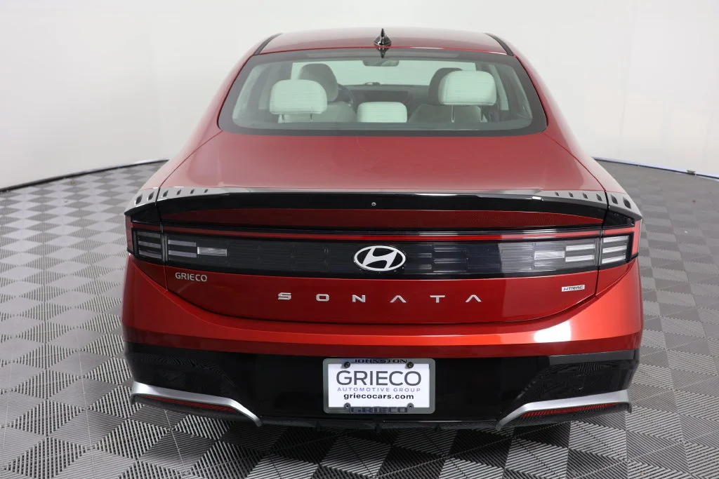 Used 2025 Red Hyundai SEL image 7