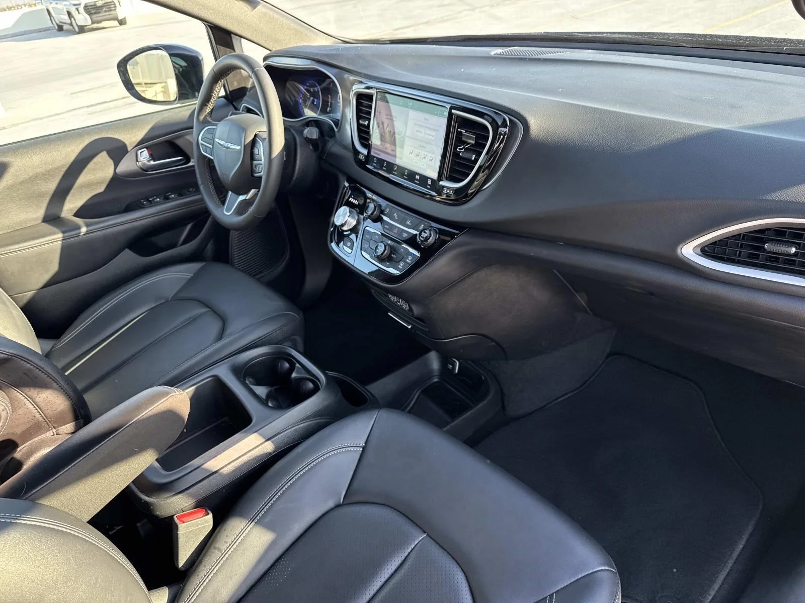 2025 Chrysler Pacifica Select - Photo 12