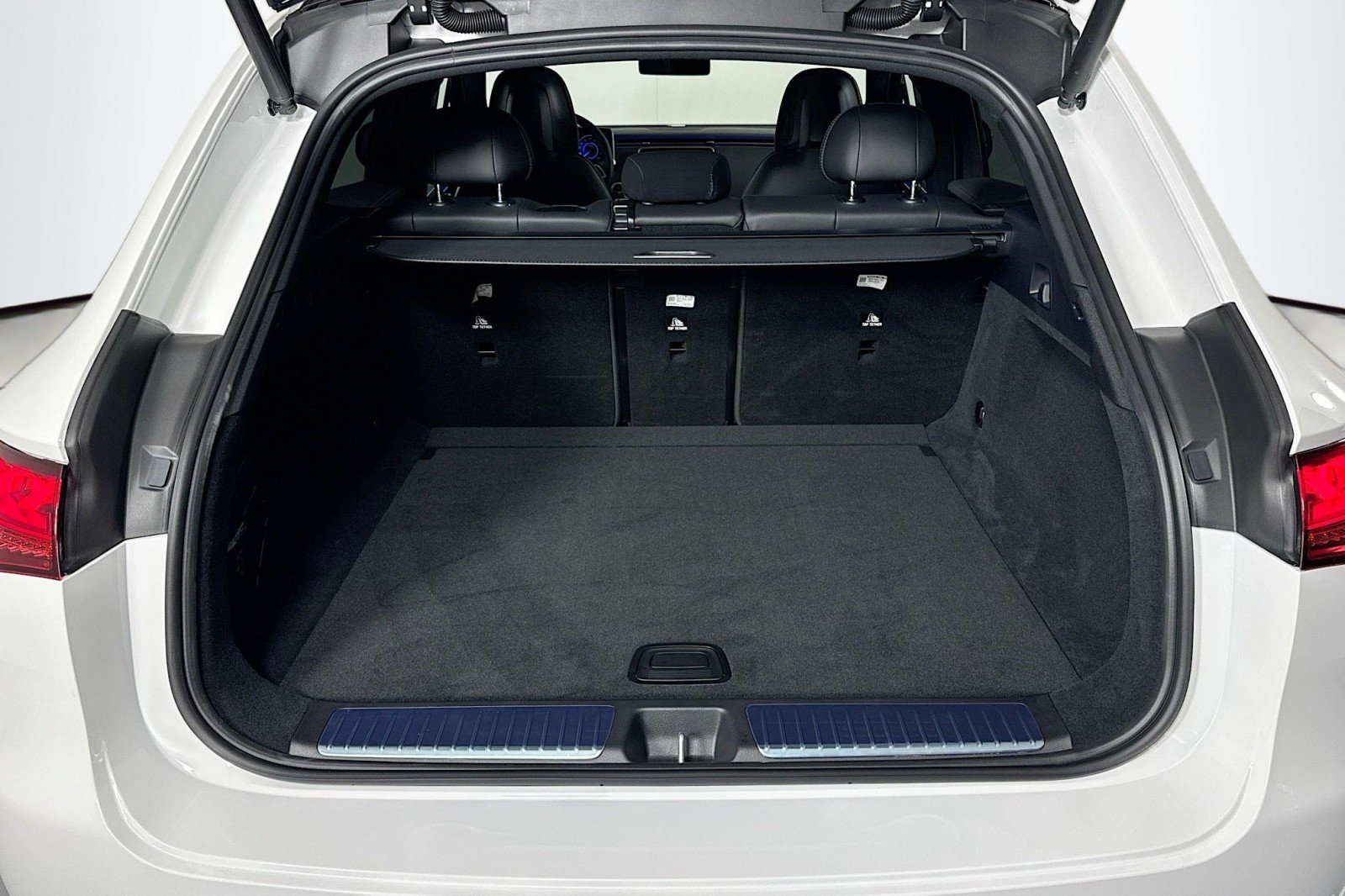 New 2026 Polar White Mercedes-Benz EQE 320 4MATIC® SUV image 21