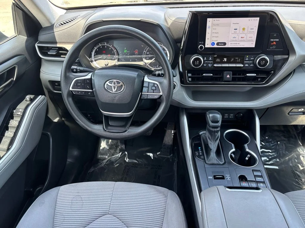 2023 Toyota Highlander L - Photo 15
