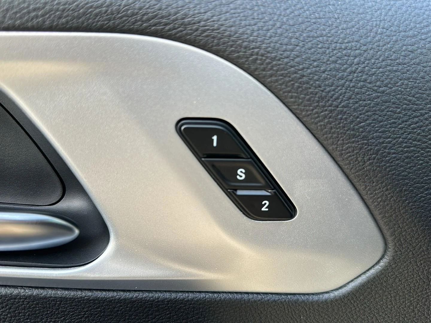 2026 Chrysler Pacifica Limited - Photo 9