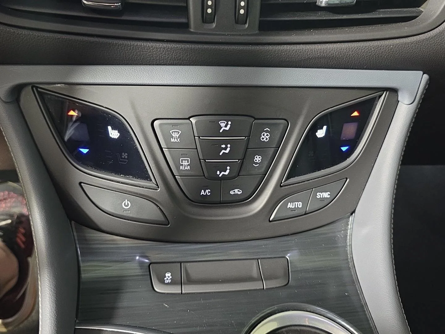 Used 2020 Ebony Twilight Metallic Buick Premium image 15