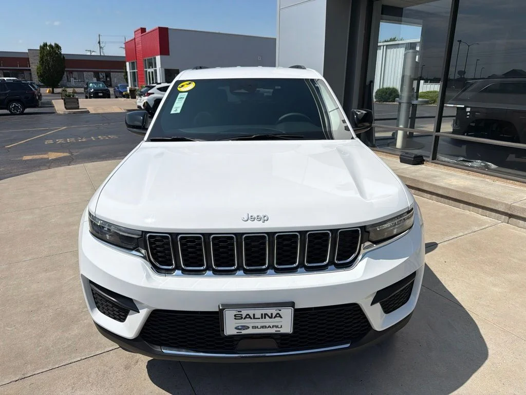 Used 2025 White Jeep Laredo image 2