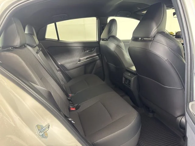 New 2026 Wind Chill Pearl <sup>1</sup> Toyota  SE image 5