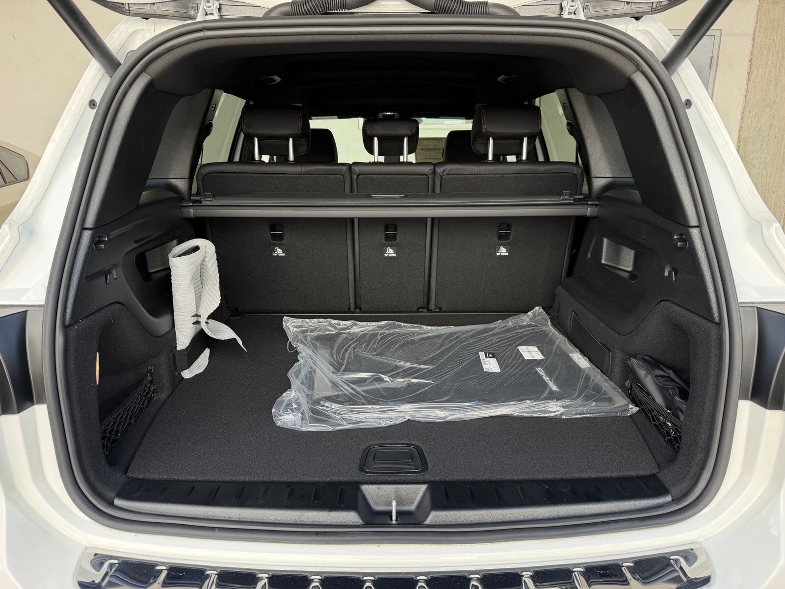 New 2026 Polar White Mercedes-Benz GLB 250 image 21