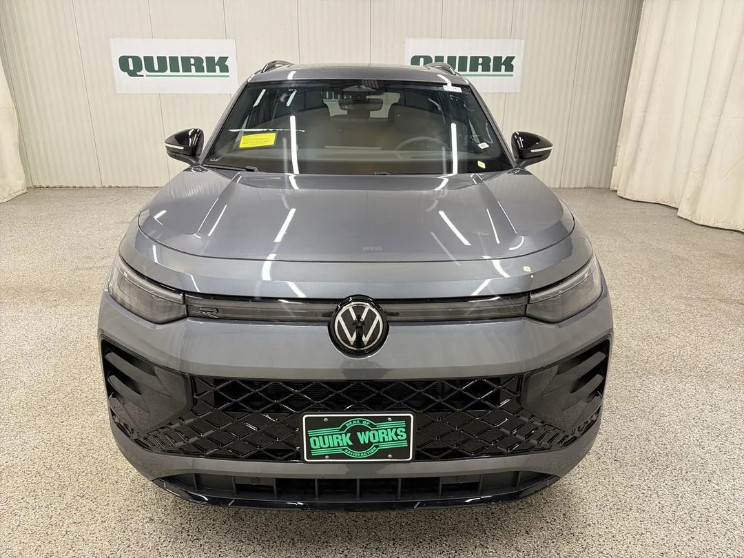 New 2026 Platinum Gray Metallic Volkswagen SE R-Line Black image 2