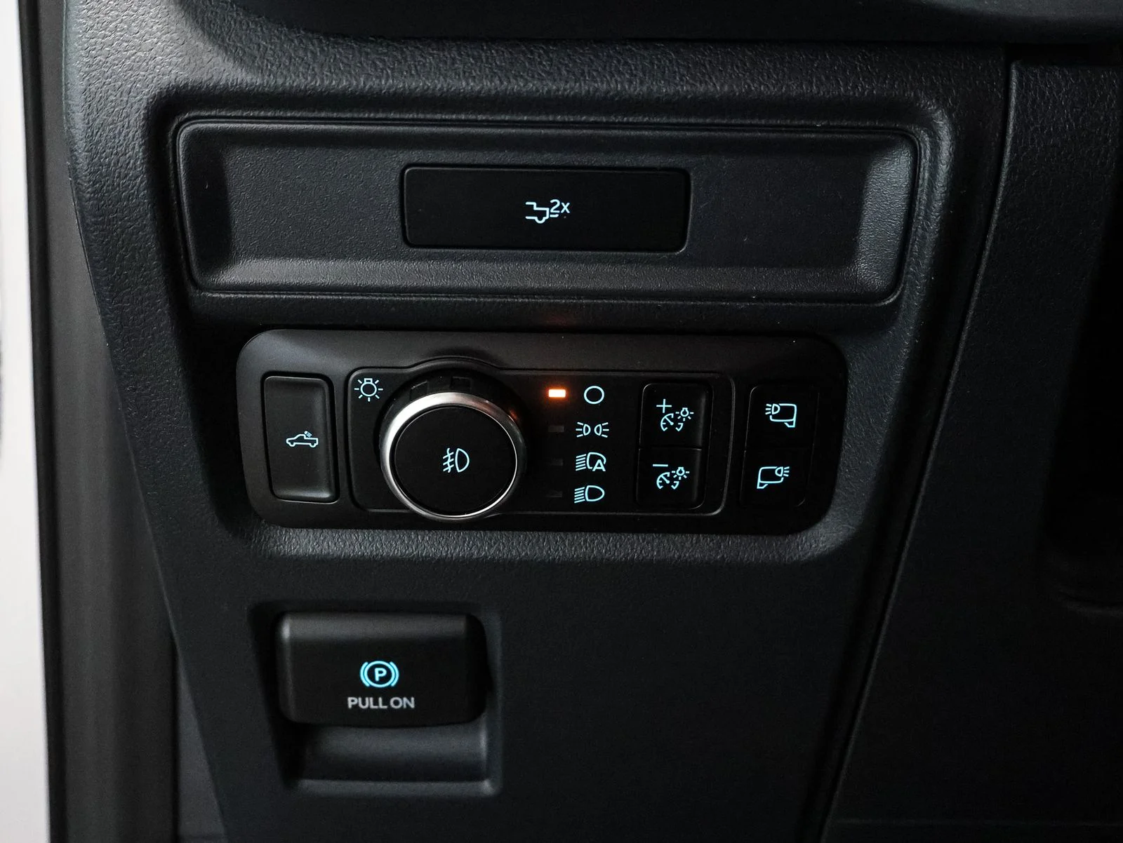 New 2026 Oxford White Ford XLT image 31