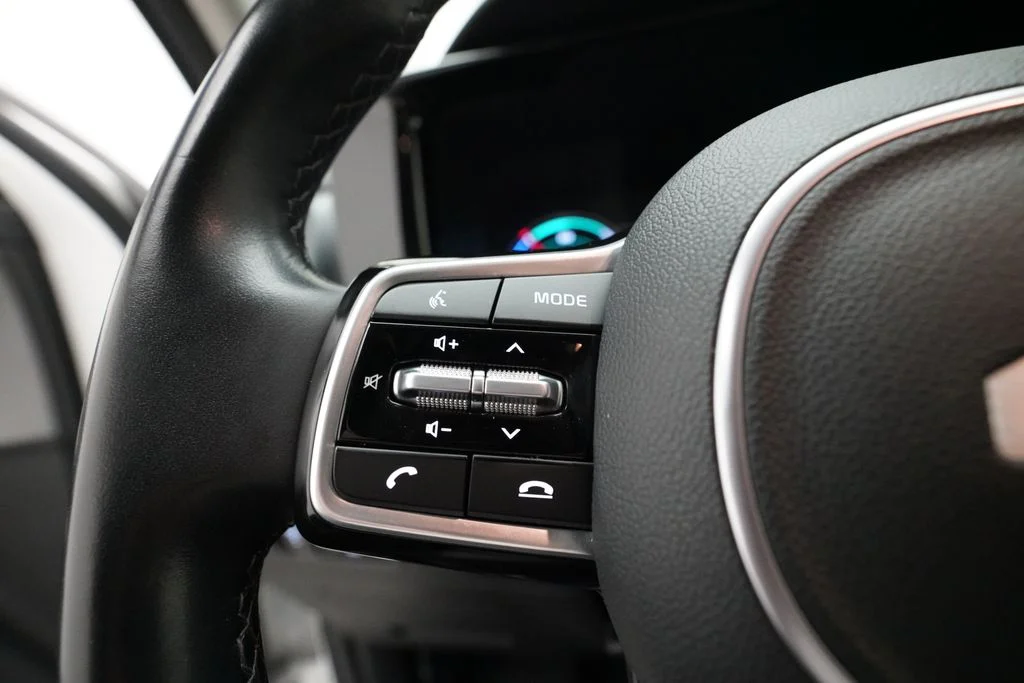 Used 2023 White Kia EX image 19