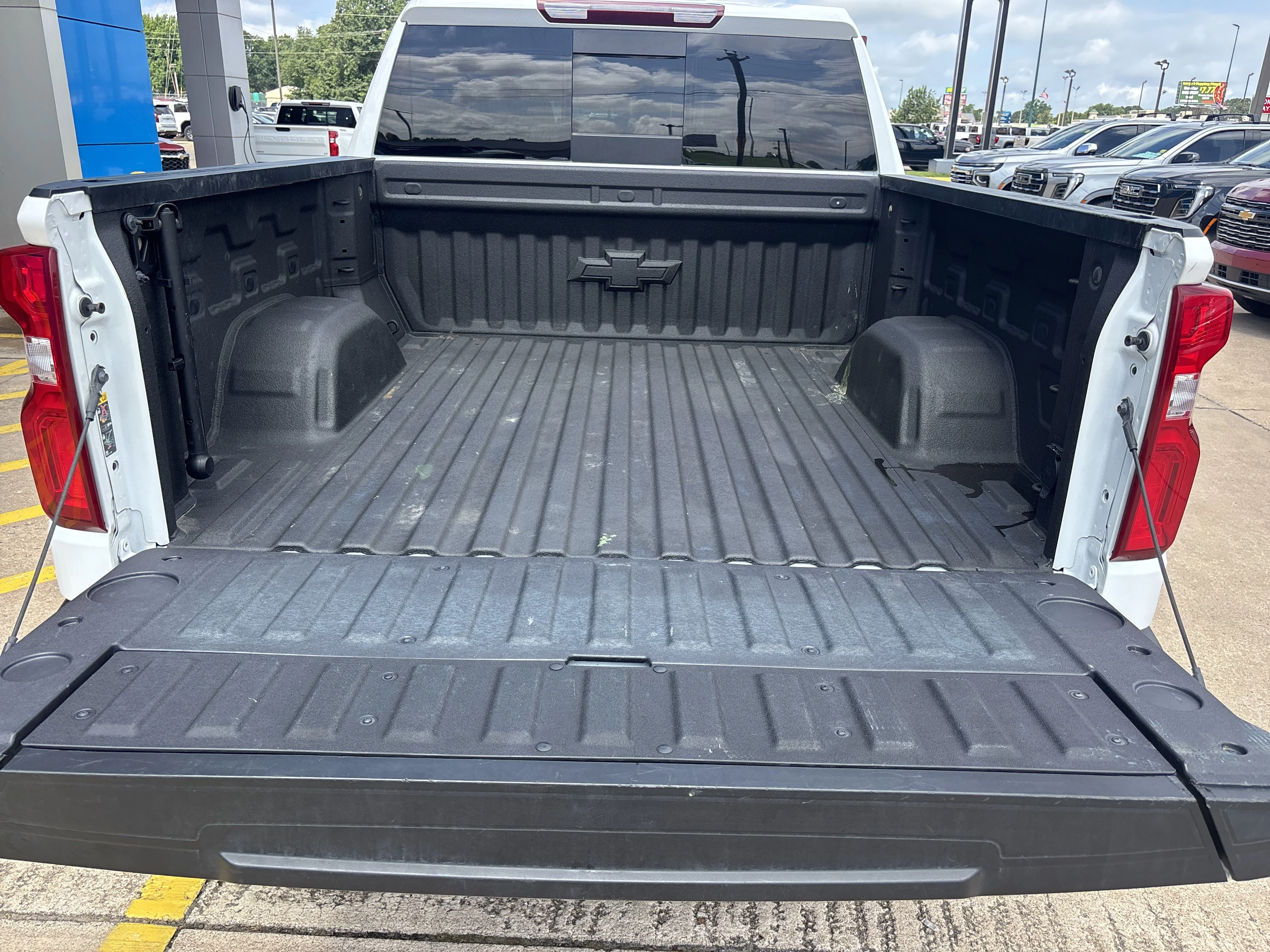 Used 2025 Summit White Chevrolet LT Trail Boss image 6