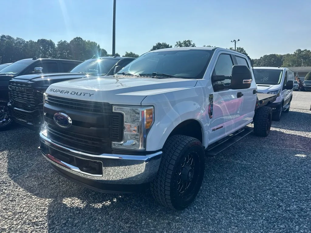 Used 2017 White Ford XL image 1