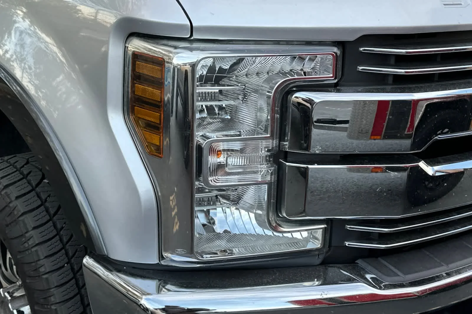 Used 2019 Ingot Silver Metallic Ford LARIAT image 8