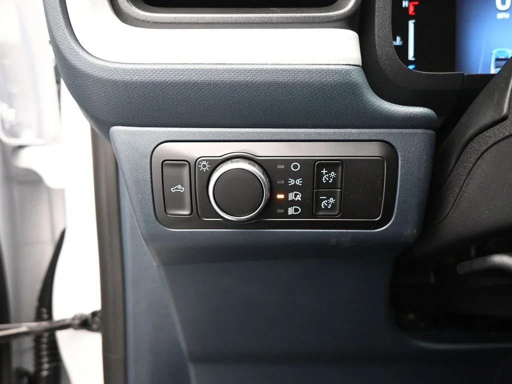 New 2026 Oxford White Ford XLT image 11