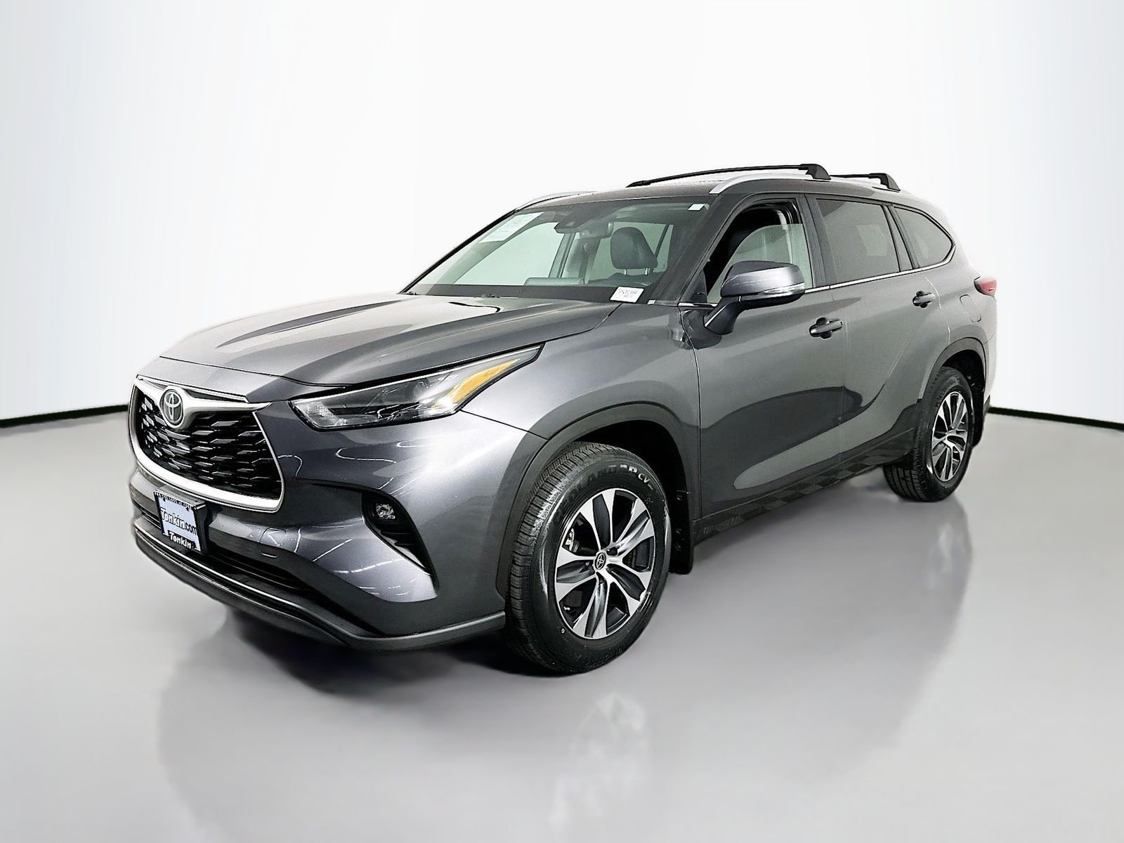 Used 2023 Magnetic Gray Metallic Toyota XLE image 3