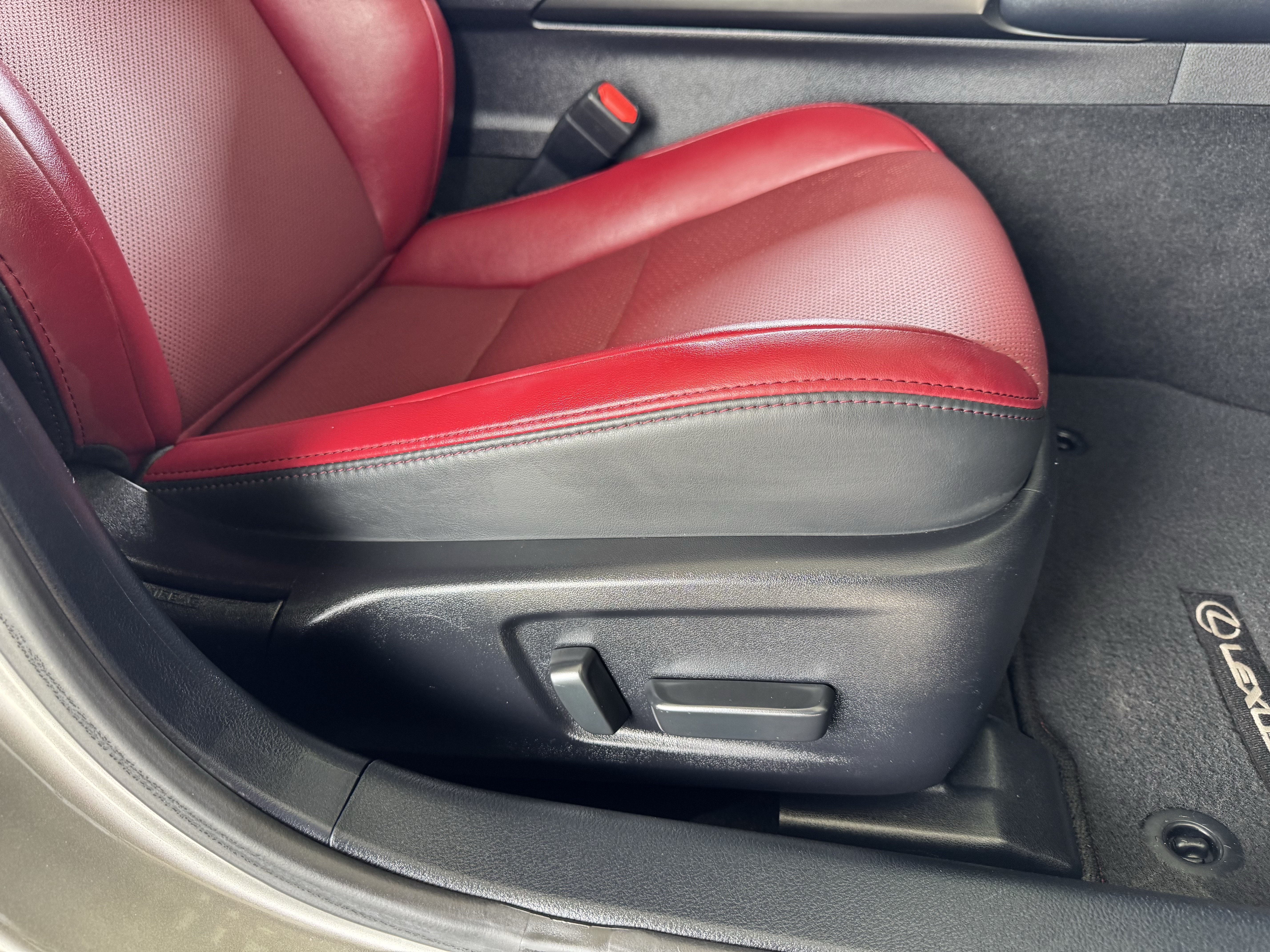 2023 Lexus IS 300 - Photo 24