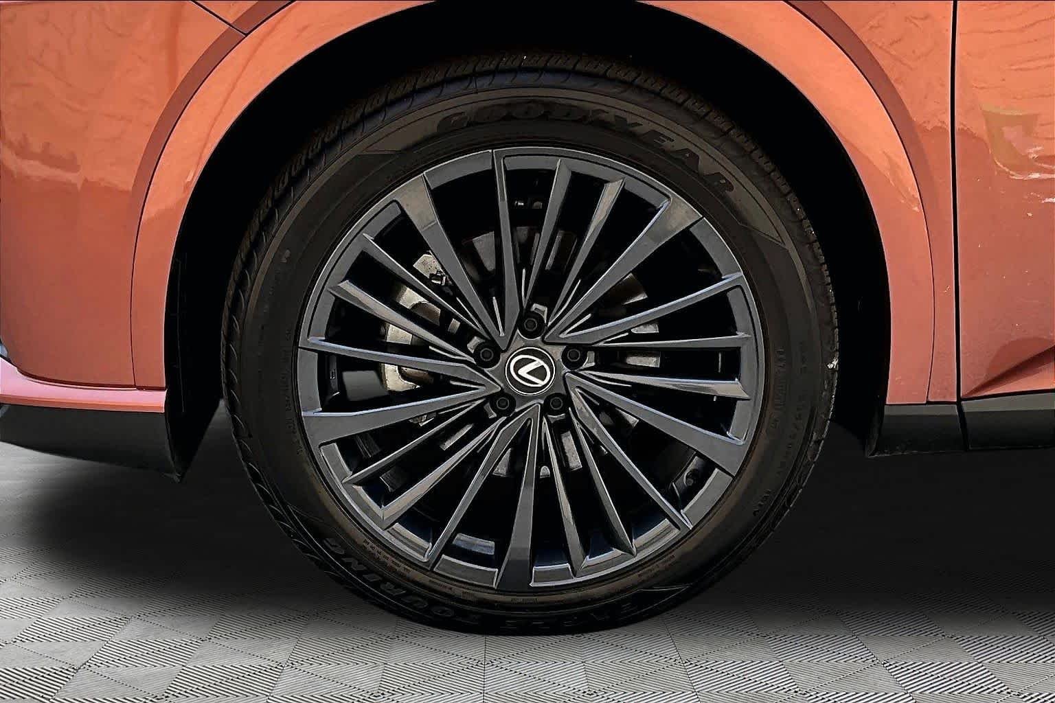 Used 2025 Copper Crest Lexus Premium image 11