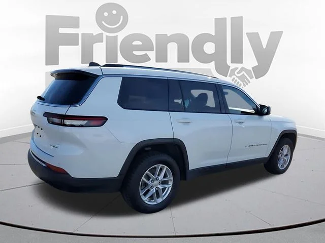 Used 2023 White Jeep Laredo image 5