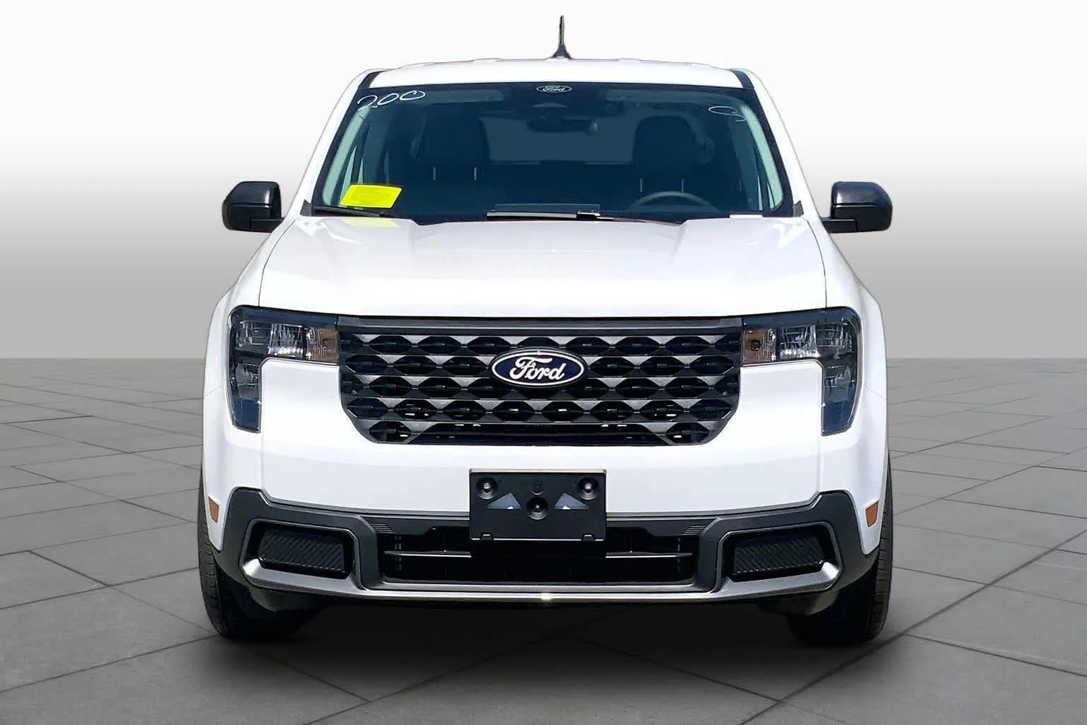 New 2026 Oxford White Ford XLT image 2
