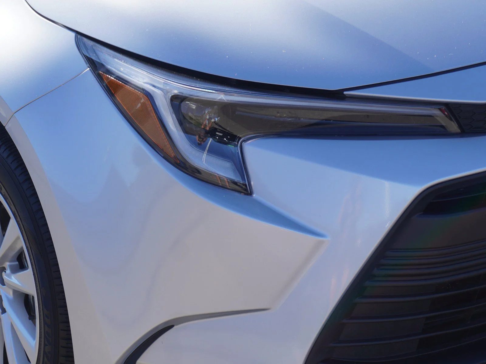 Used 2024 Classic Silver Toyota Hybrid XLE image 3