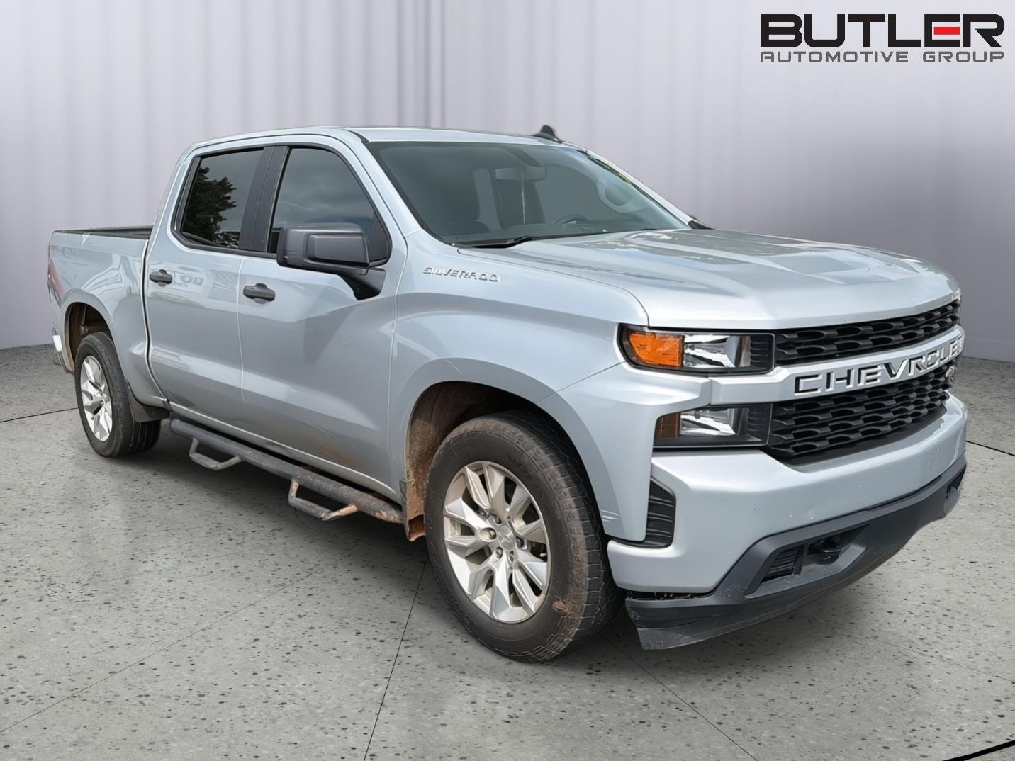Used 2019 Silver Ice Metallic Chevrolet Custom image 8